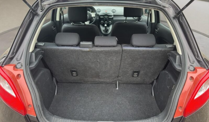 
								MAZDA 2 1.3i 16V Exclusive full									
