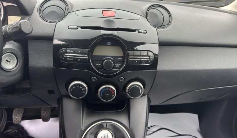 
								MAZDA 2 1.3i 16V Exclusive full									