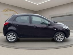 
										MAZDA 2 1.3i 16V Exclusive full									