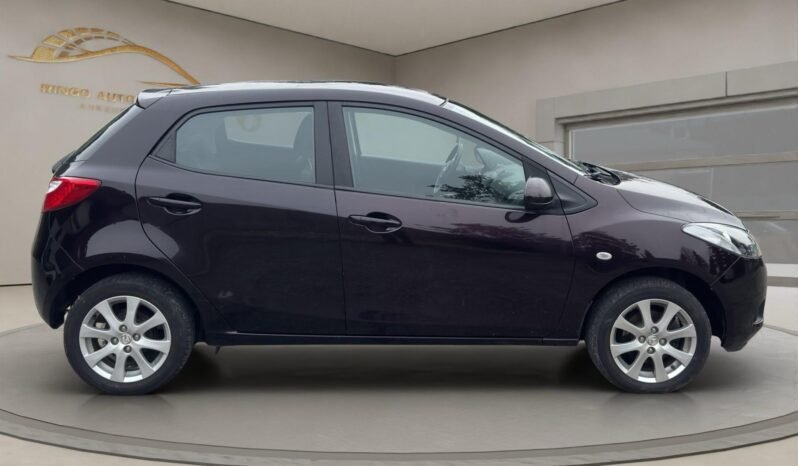 
								MAZDA 2 1.3i 16V Exclusive full									