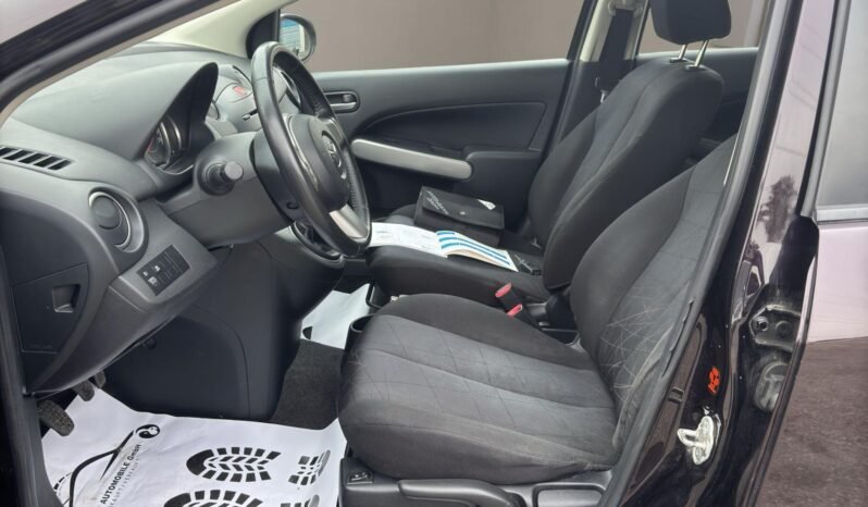 
								MAZDA 2 1.3i 16V Exclusive full									