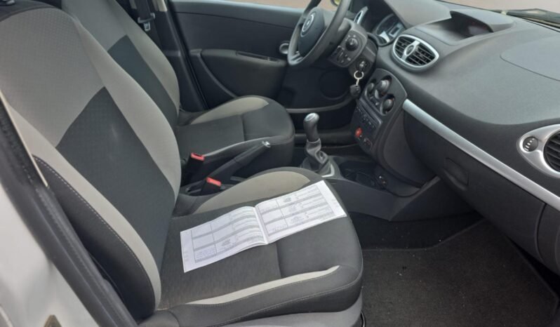 
								RENAULT Clio 1.2 16V Expression full									