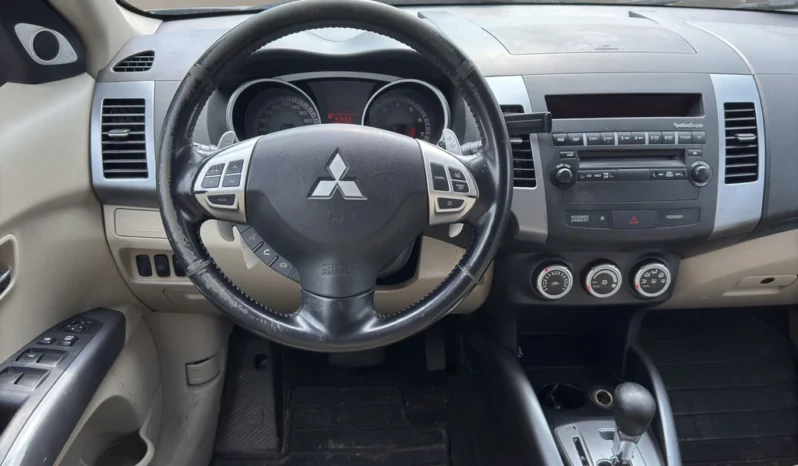 
								MITSUBISHI Outlander 2.4 Intense 4WD full									