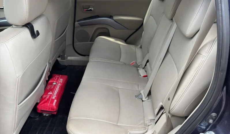 
								MITSUBISHI Outlander 2.4 Intense 4WD full									