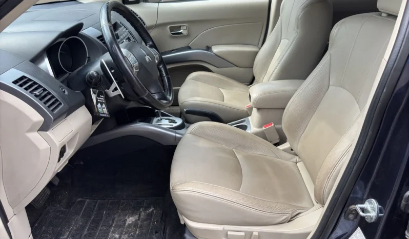 
								MITSUBISHI Outlander 2.4 Intense 4WD full									